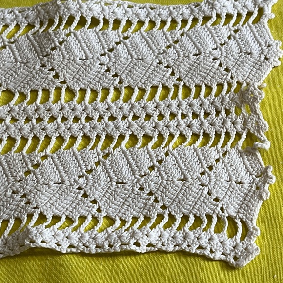 Vintage Crochet Two-Tone Doily Table Mat Set - Picture 5 of 5